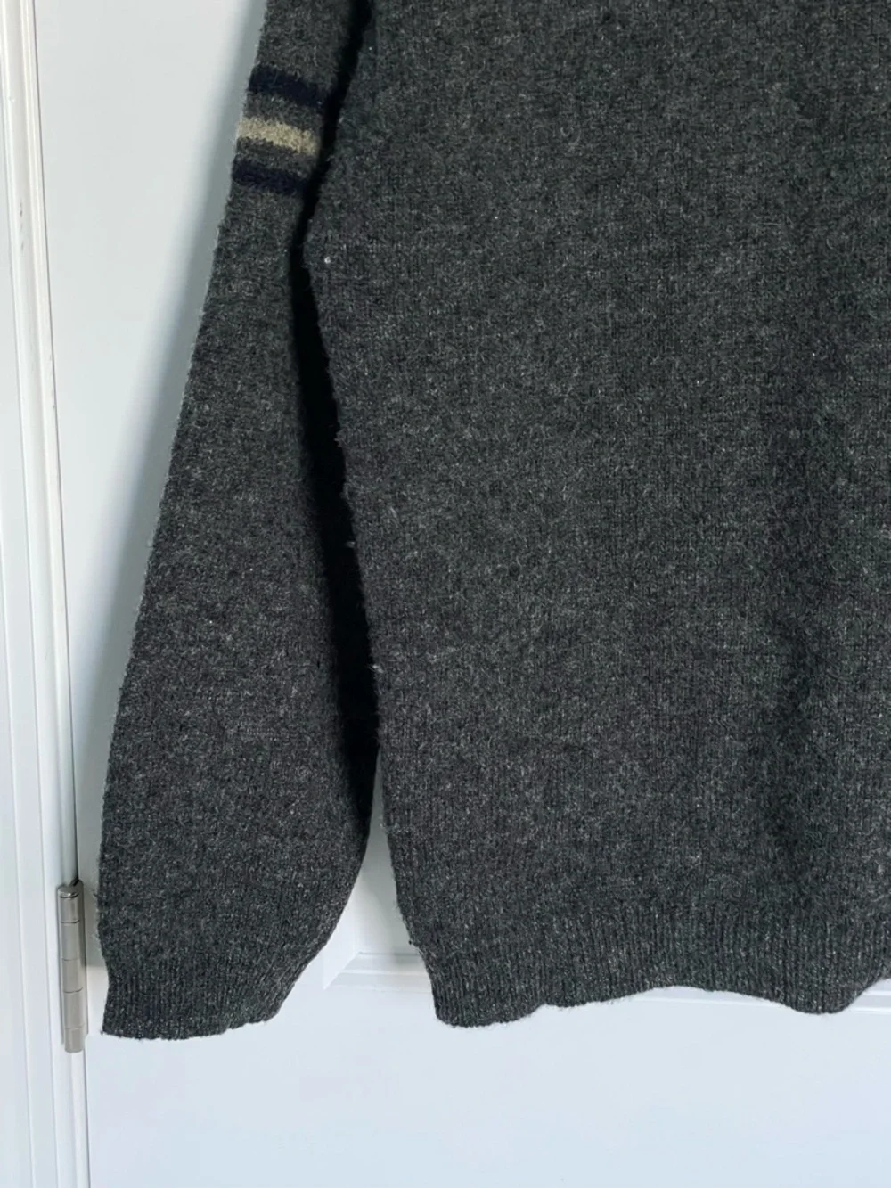 Abercrombie & Fitch y2k Men's Dark Charcoal V Neck Sweater Large 54349